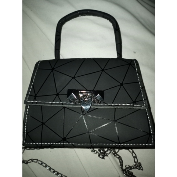 Geometric print black bag ( thin material ) - Picture 2 of 2